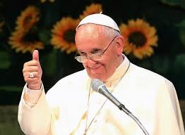 Pourquoi le pape est-il habillé en blanc avec des chaussures rouges ?